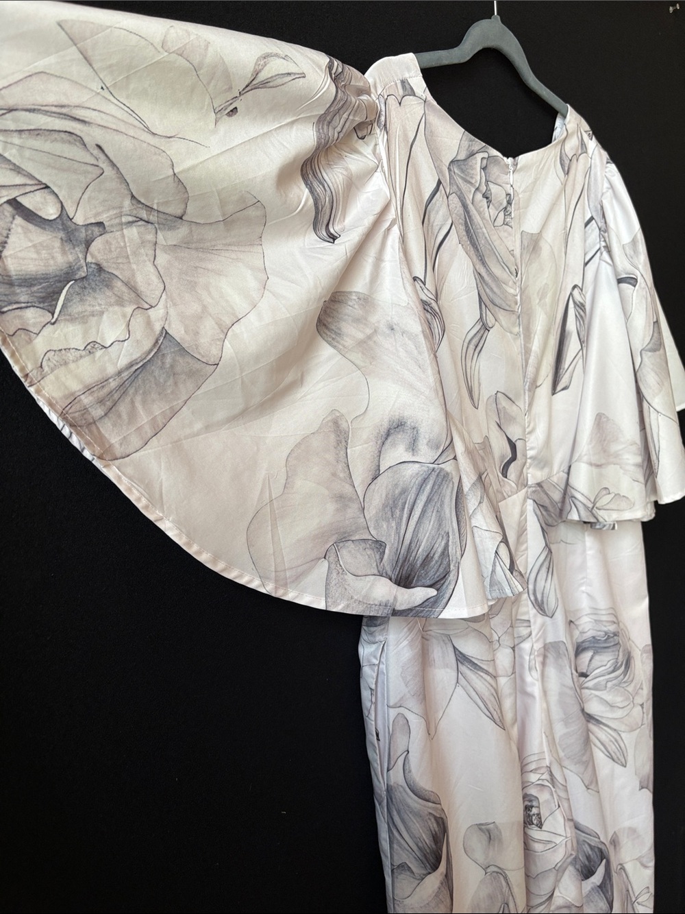 Light Cream Floral V-Neck Wide-Leg Jumpsuit - Picture 5 of 11